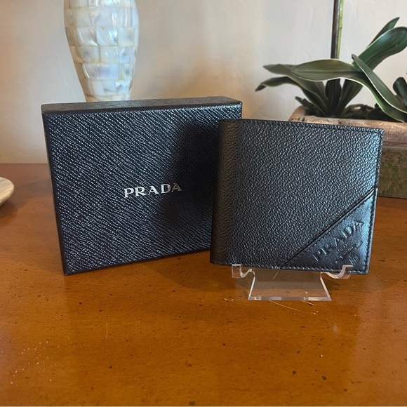 NIB PRADA Logo Black Leather Bifold Wallet - Picture 1 of 10